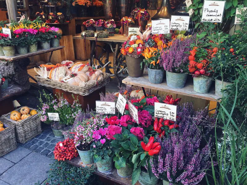 Bí Quyết Tạo Điểm Nhấn Bàn Tiệc Lễ Tạ Ơn Với Hoa Giả Đẹp Mắt