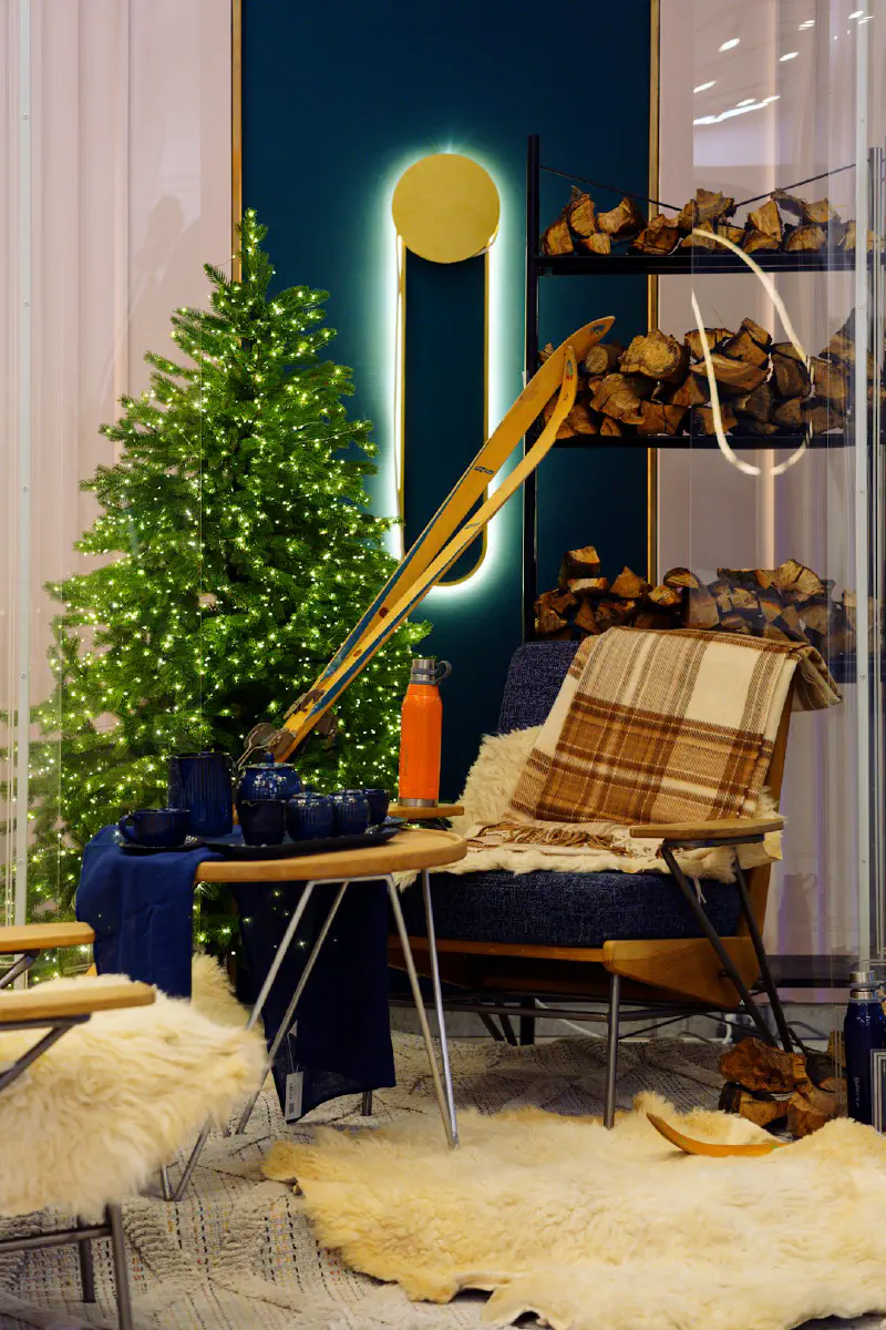 Dây lá giả trang trí cầu thang