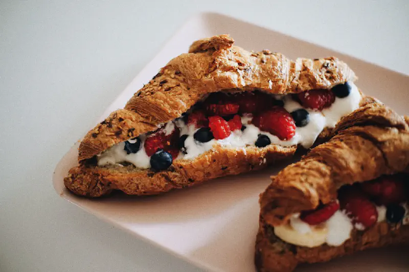 Tối ưu hóa lợi ích: Bí quyết ăn sữa chua cùng hoa quả đúng cách